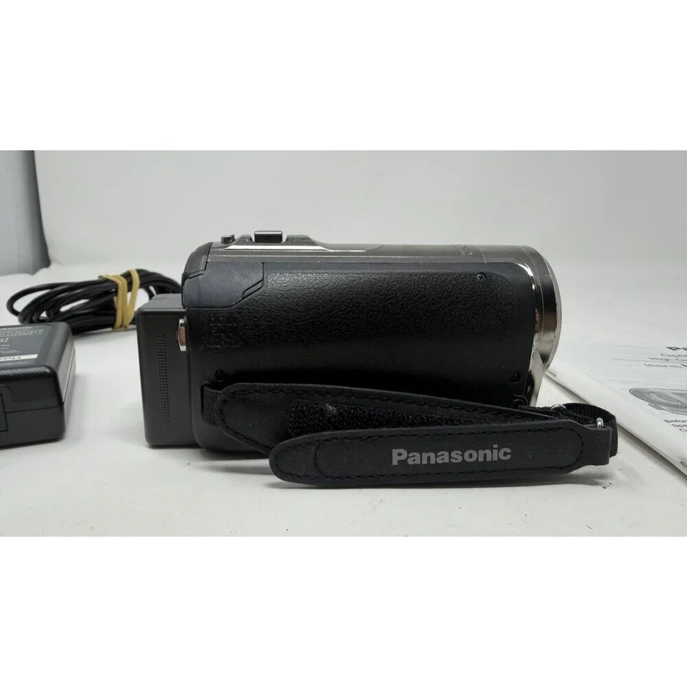 Panasonic HDC-TM60 Handheld HD Zoom Digital Camcorder / BLACK, Charger + SD Card